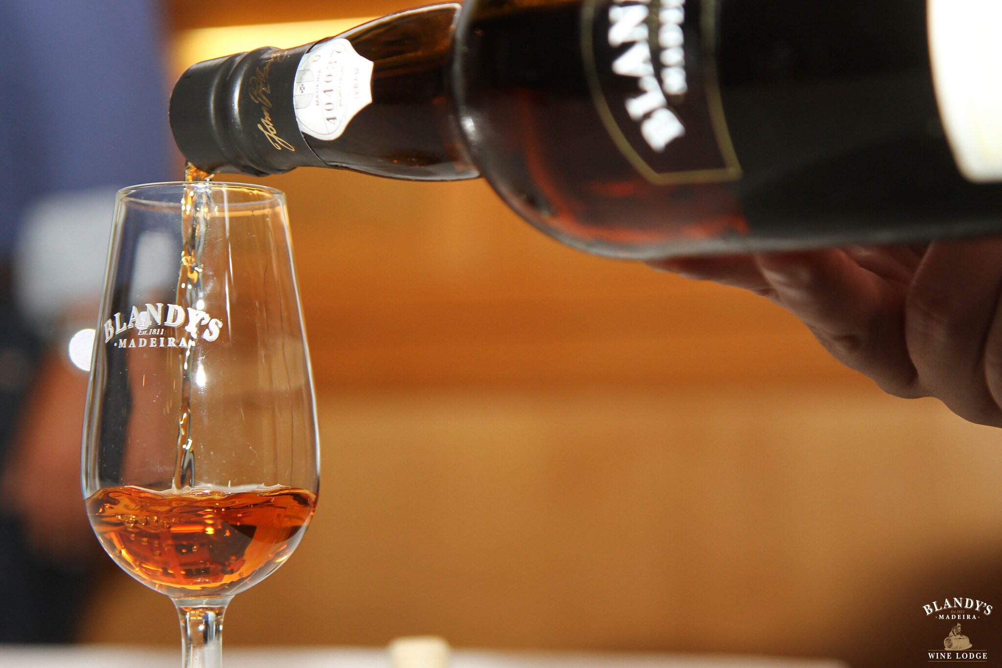 typical-drinks-of-madeira